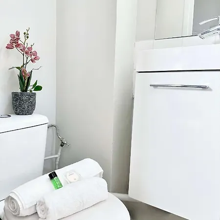 1630 - Champs Elysees - Value Apartment *