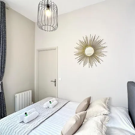 1630 - Champs Elysees - Value Apartment